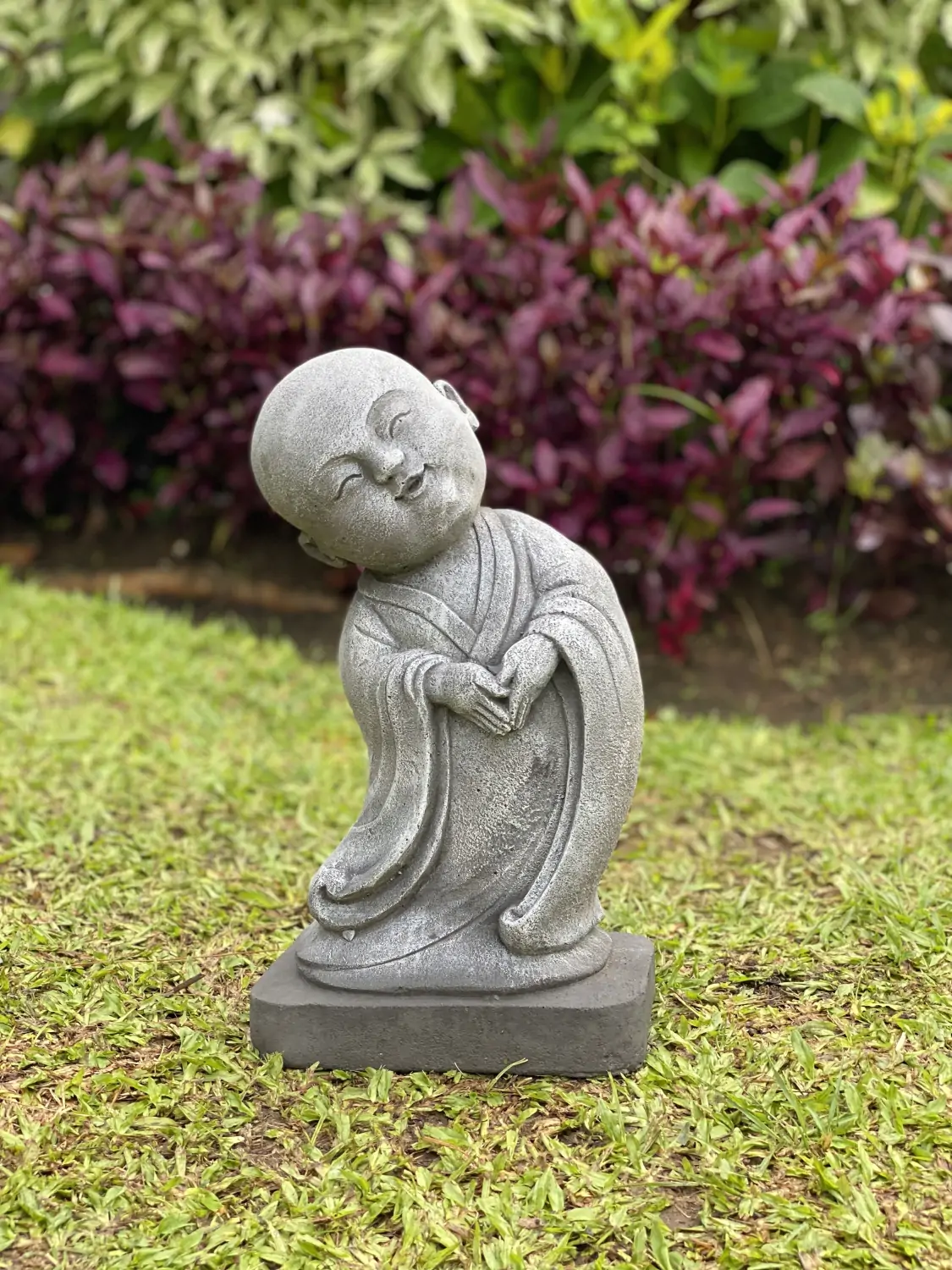  Product image 1 of the product “Ling - Monk, standing, bent sideways, 35 cm H | cast stone ”